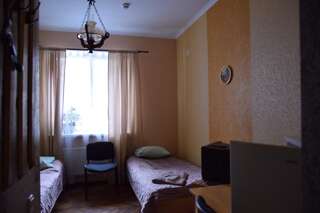 Отель Отель Кардинал Винница Двухместный номер эконом-класса с 2 отдельными кроватями-2